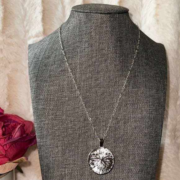 Hand painted Abstract Acrylic fluid pour art bezel pendant necklace round - Picture 4 of 8